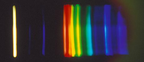 Spektrum erzeugt mit Schwerflintglas - Prisma bei großer Öffnung